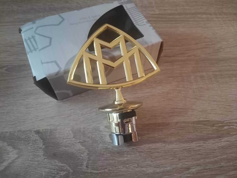 Maybach златиста емблема