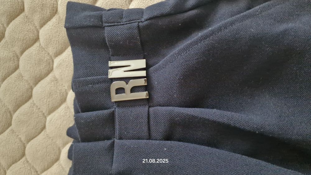 Продам брюки школьные на девочку