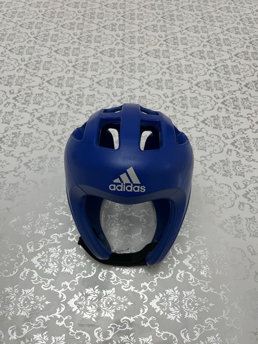 Шлем adidas для кикбоксинга