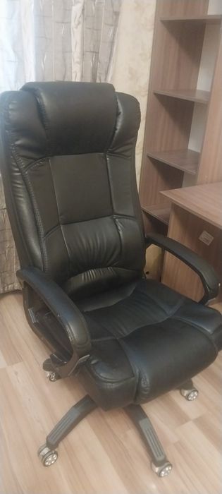 Продам тройку Кресло,Шкаф,Стол