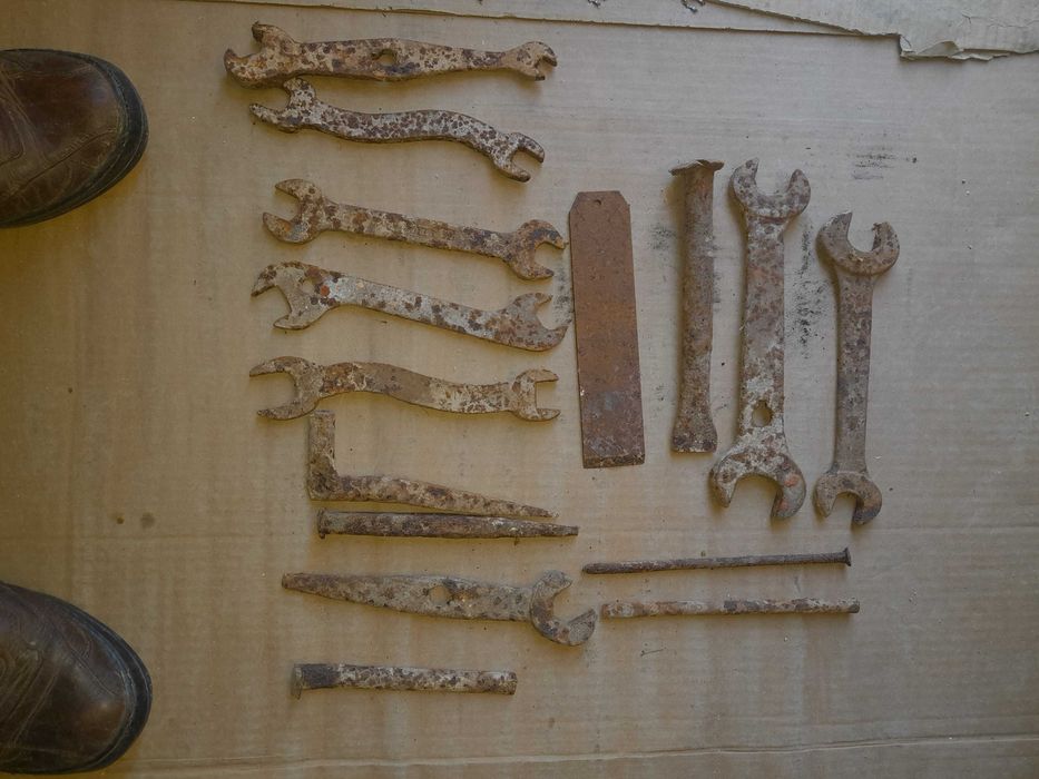 Стари ключове и ножици