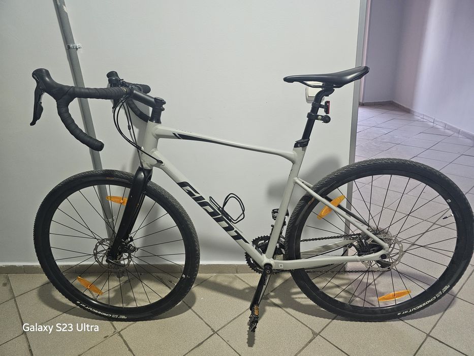 Велосипед Giant Revolt 2