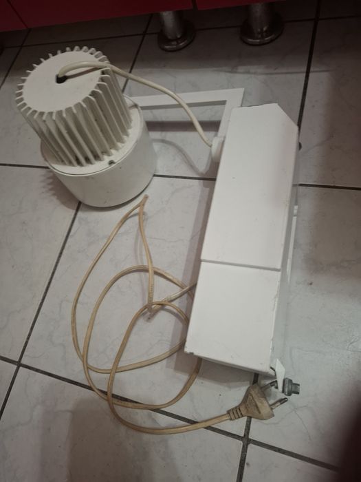 Vând lampa din aluminiu