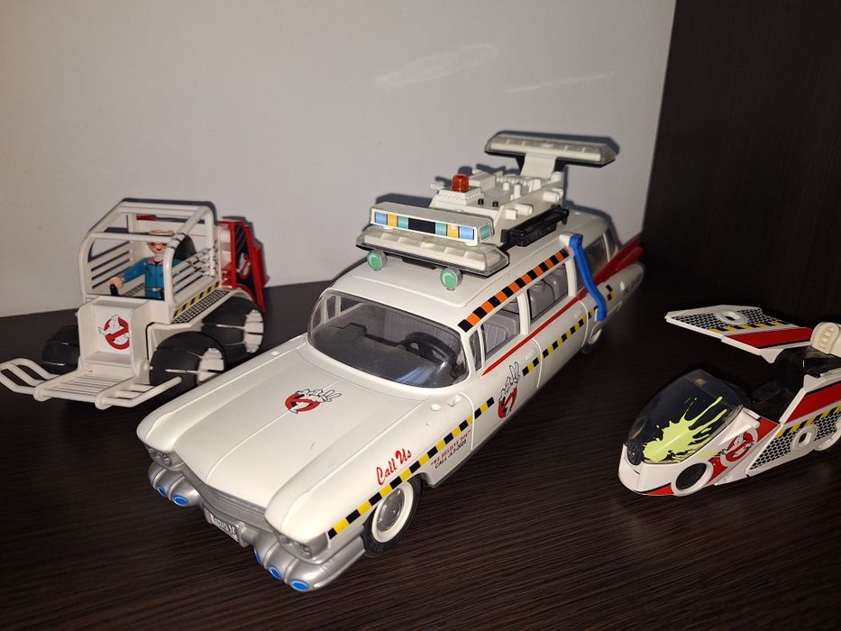 Playmobil vehicule Ghostbusters cu lumini și sunete.