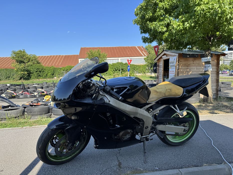 Kawasaki Ninja ZX6R