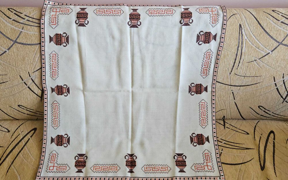 Бродирана покривка