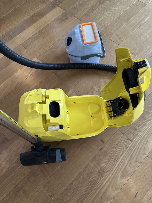 Прахосмукачка Керхер с воден филтър