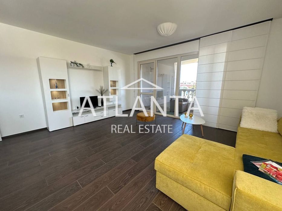 Дава се под наем Тристаен апартамент в к.к. Св.Св. Константин и Елена - 125 кв.м за 1500 € - Снимка #2