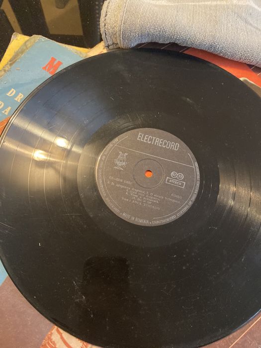 vînd discuri vechi de muzica populara