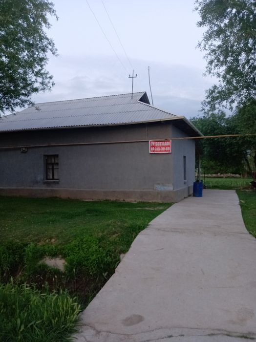 Hovli uy sotiladi