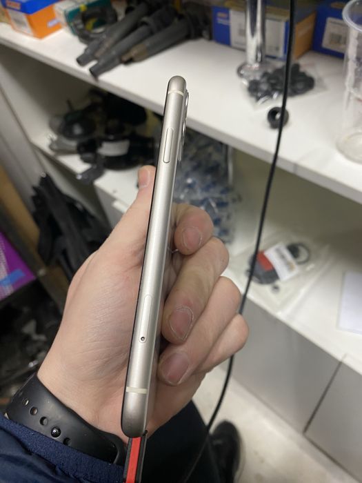 Продам Iphone 11 идеальный.