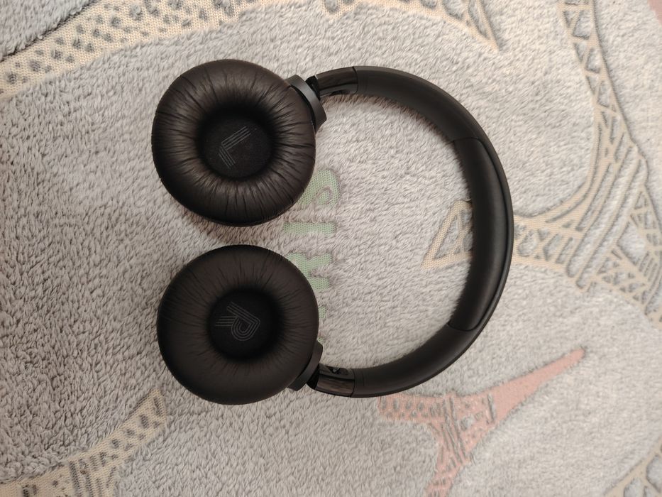 Продам оригинальные наушники JBL