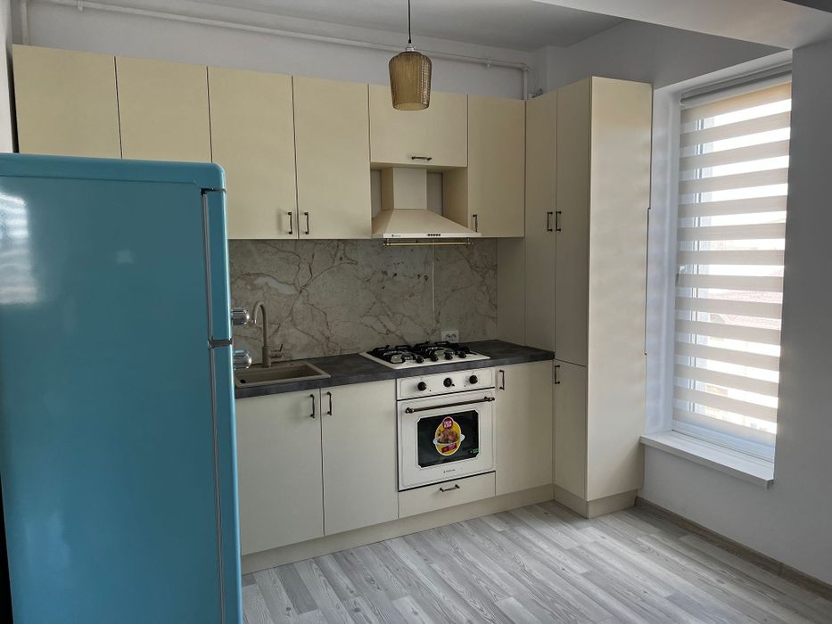 Închiriez apartament cu 2 camere