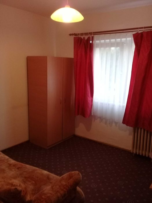 Dau in chirie 1 camera in apartament de 3 camere