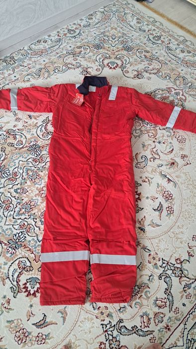 Зимний спецовка размер 52-54.   Летний комбез размер 56.новый.