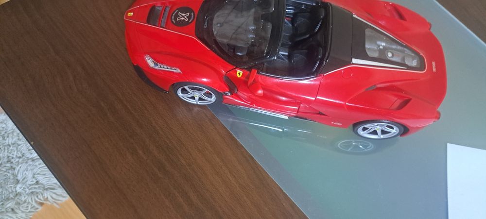 Mașina cu telecomanda ferrari 1/14