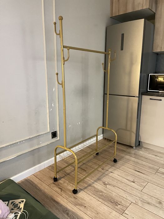 Вешалка наполный