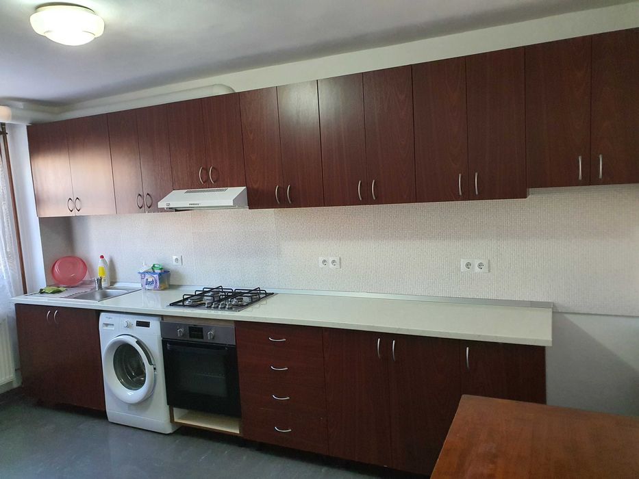 Inchiriez Apartament 3 camere zona Rogerius