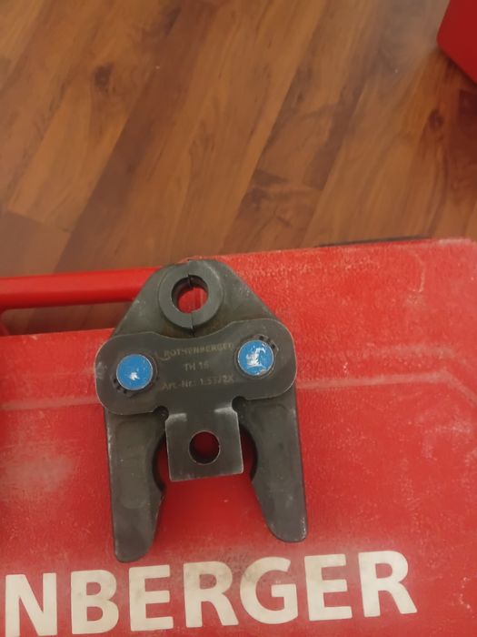 Vând  bacuri sertizare th16 și th20  pexal pt presa mare