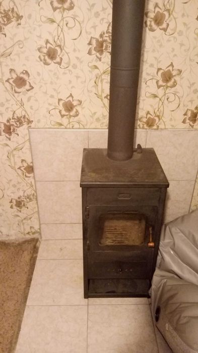 Чисто нова стоманена камина