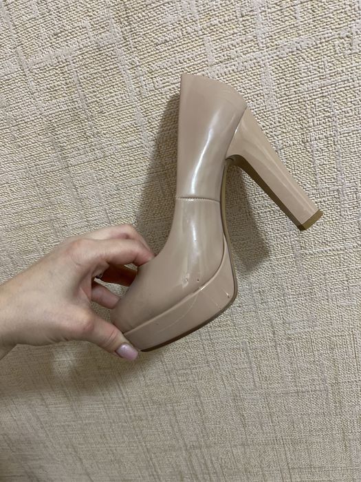 Продам туфли на каблуке