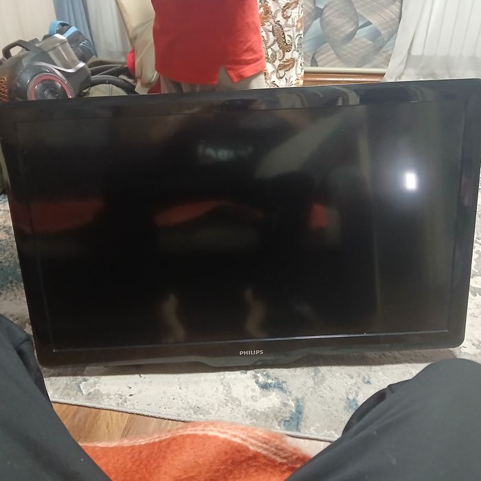 Продам телевизор на запчасти