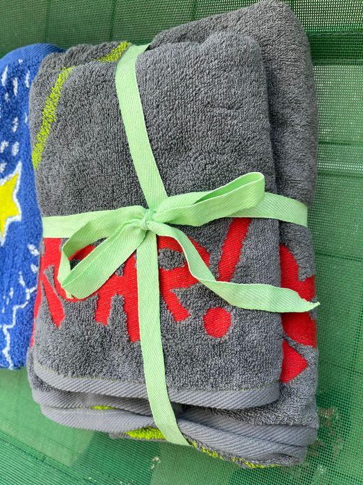 Халат махровый 6/7л , полотенца набор .