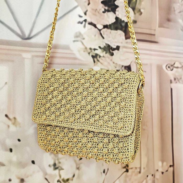 Ръчно изработена златна чанта-клъч за специалните моменти