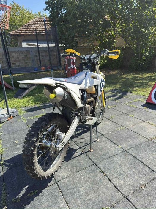 Husqvarna FE 250 (2020 година) РЕГИСТРИРАН на 94 мото часа от нов