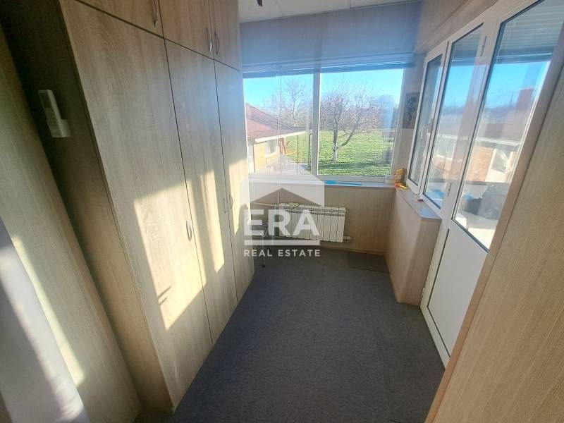 Вашият дом с голям парцел, гараж, лятна кухня и сауна.