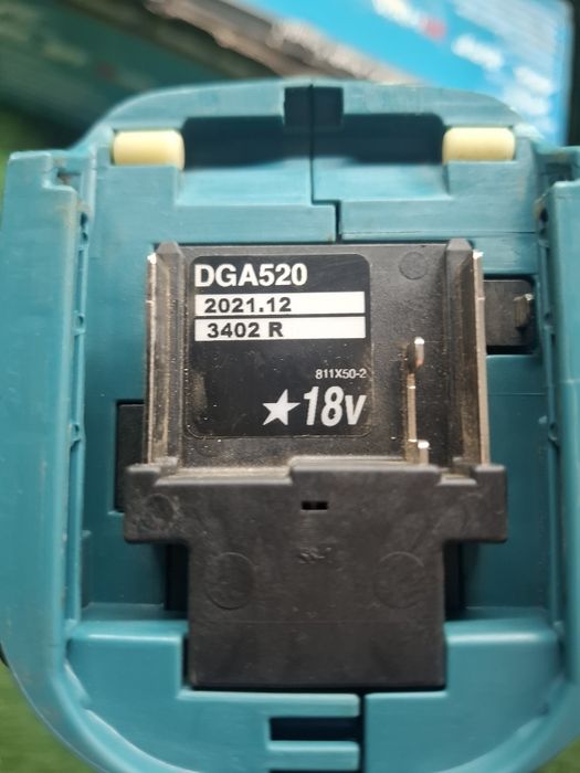Чисто нов безчетков шлайф на Makita DGA520