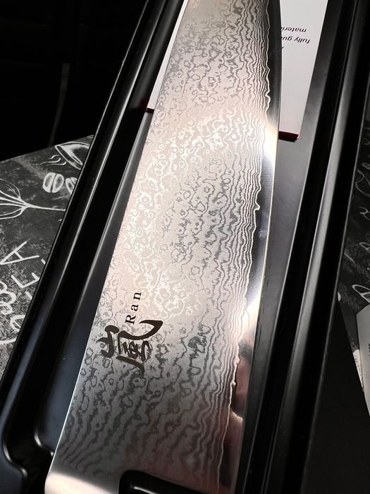 Cuțit japonez profesional Damascus 24 cm – Yaxell Ran – NOU, sigilat