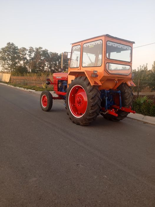 Tractor Universal 650