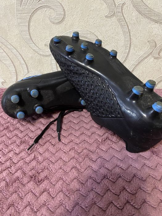 Продам футбольные бутсы