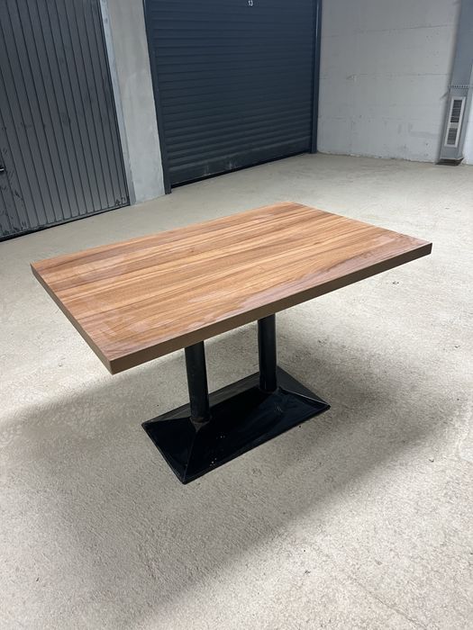 Правоъгълна масивна маса