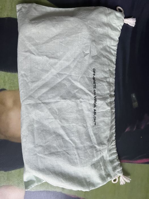 Off-White мъжка чанта