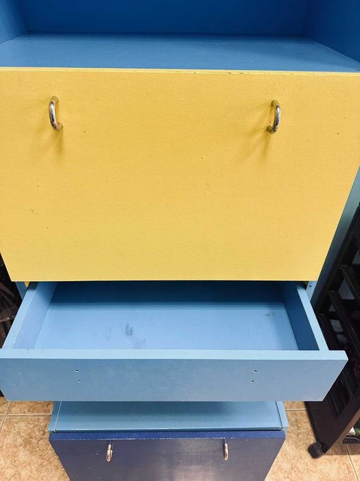 ПОДАРЯВАМ Ученическо бюро и шкаф