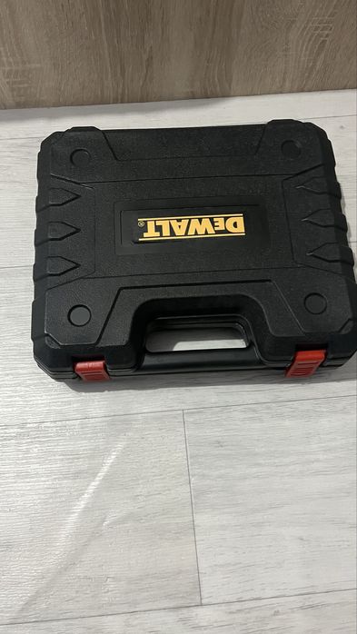 DeWALT шуруповерт 14 000