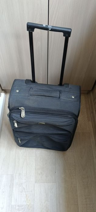 Чемодан на колесиках