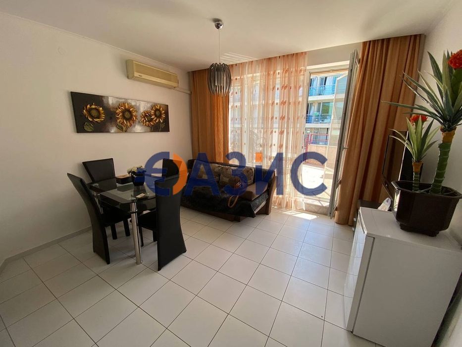 Тристаен апартамент с 2 спални с изглед към морето, в комплекс