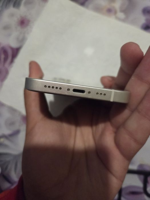 Iphone 13 white