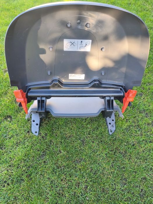 Garaj robot Gardena tuns tăiat iarba gazon