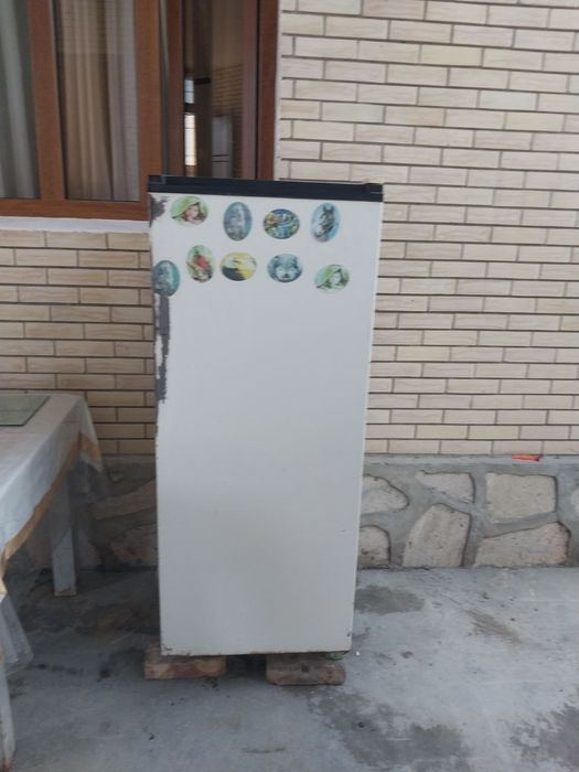 Холодильник б/у  сотилади срочна ишлайди