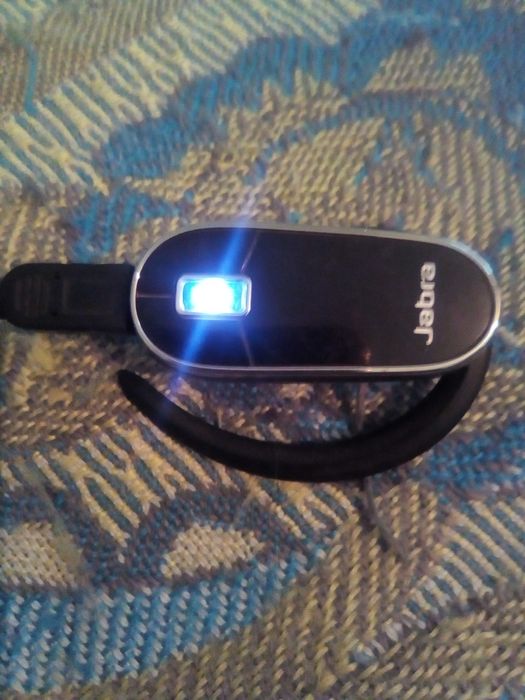 Продам наушник блютуз