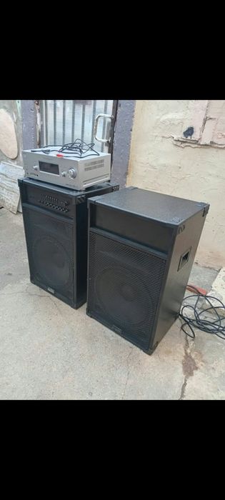 Vând sau schimb boxe cu stație în stare foarte bună