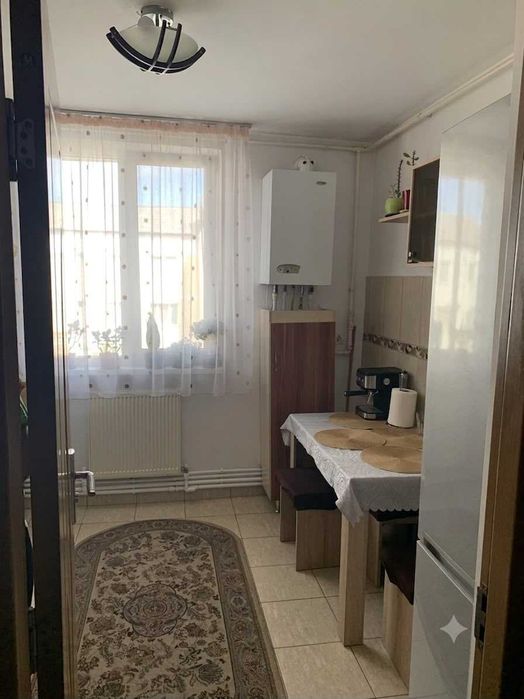 Apartament decomandat  de vânzare + boxă spațioasă, lângă școala Daniela Cuciuc