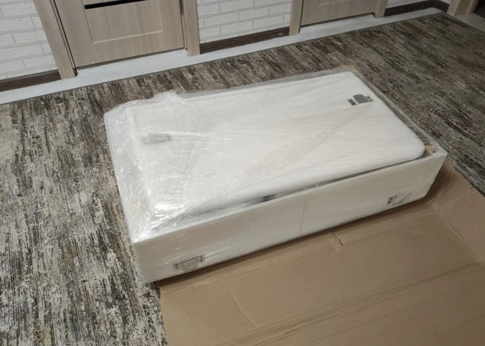 Диван с 2 подушками