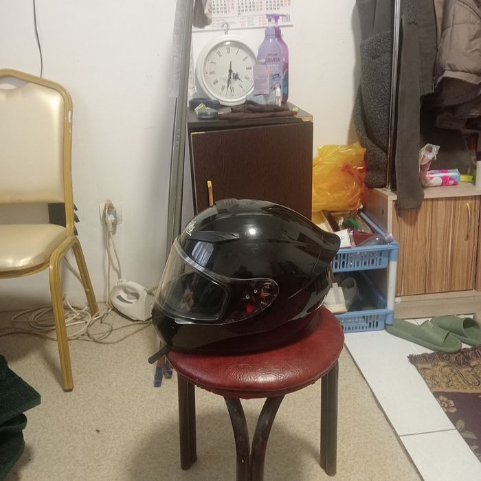 Шлем черный в хорошем состоянии