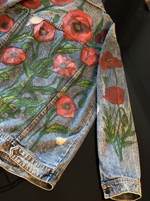 Джинсовая куртка с рисунком ручной работы