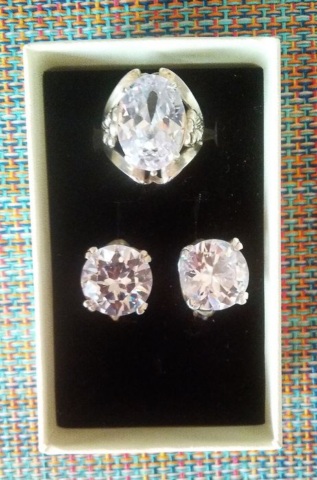 Серебряные комплекты и кольцо с натуральными сапфирами.